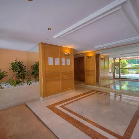 Apartment Parc Aiguebel -apprt Avec Terrasse Arboree & Box Ferme- Piscines/tennis - Cannes