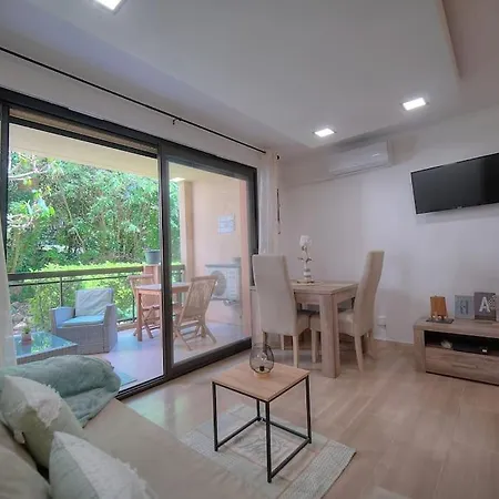 Apartment Parc Aiguebel -apprt Avec Terrasse Arboree & Box Ferme- Piscines/tennis - Cannes