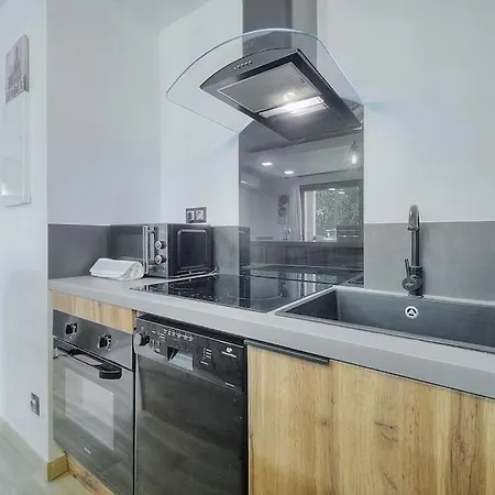 Apartment Parc Aiguebel -apprt Avec Terrasse Arboree & Box Ferme- Piscines/tennis - Cannes